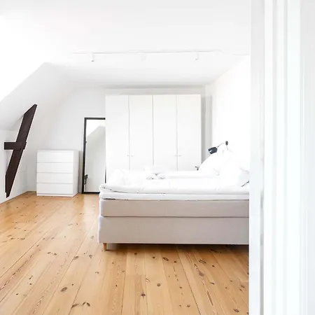 Great 3-br In Fantastic Location - 3 *