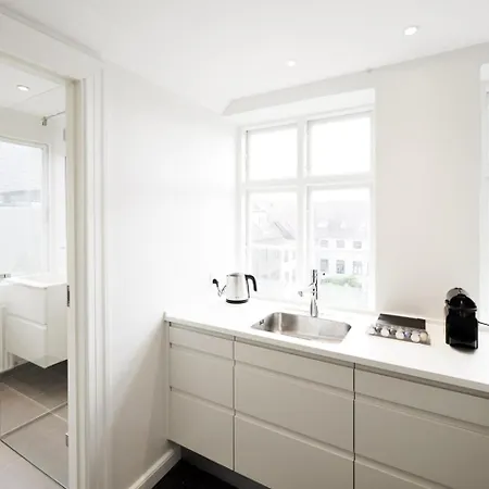Great 3-br In Fantastic Location - 3 *