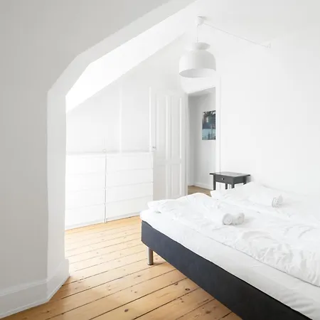 Great 3-bed In Fantastic Location Apartament